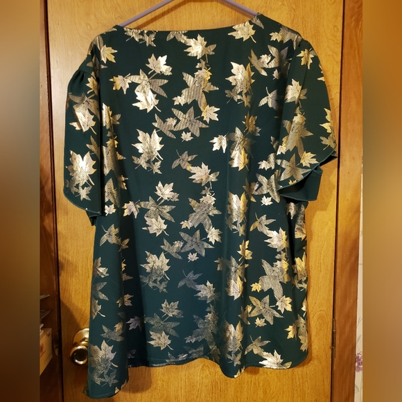 Shein Curve Blouse - Picture 2 of 3